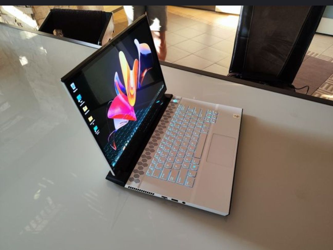 Топовий ігровий ноутбук Dell Alienware m15 R3