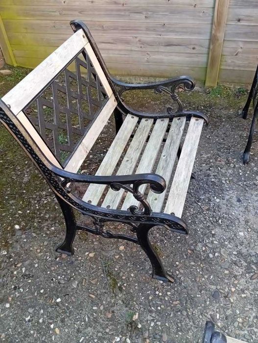 Zestawy ozdobnych mebli ogrodowych, ciężki metal i drewno. 1000zł