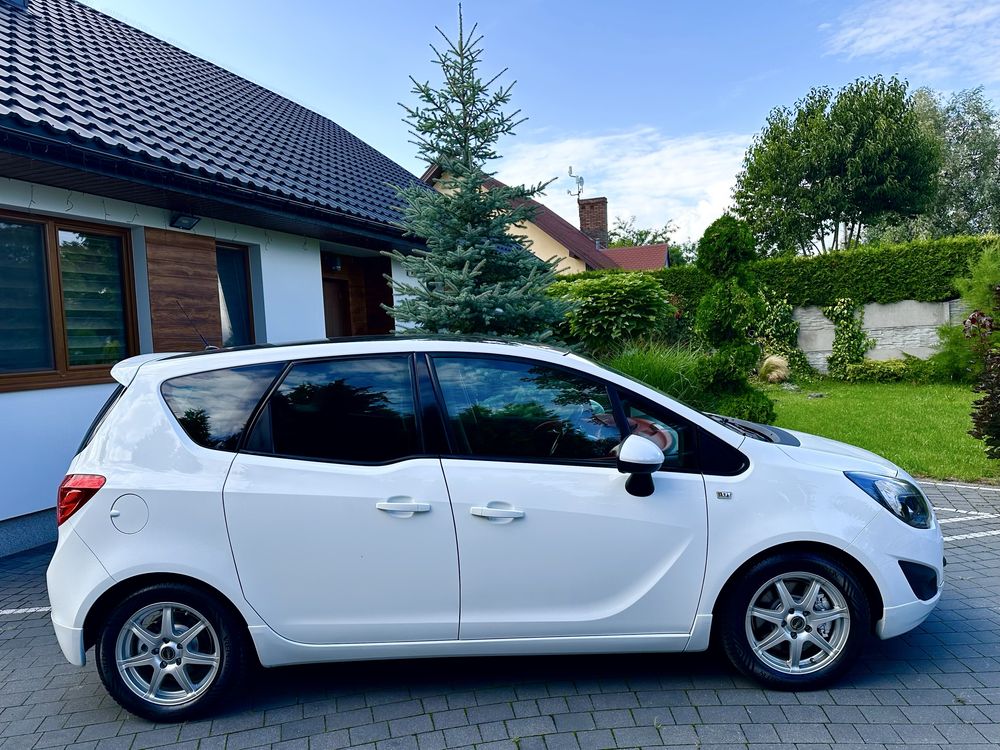 Meriva wersia limit 1,4 turbo 61 tys serwis do końca 2011 r