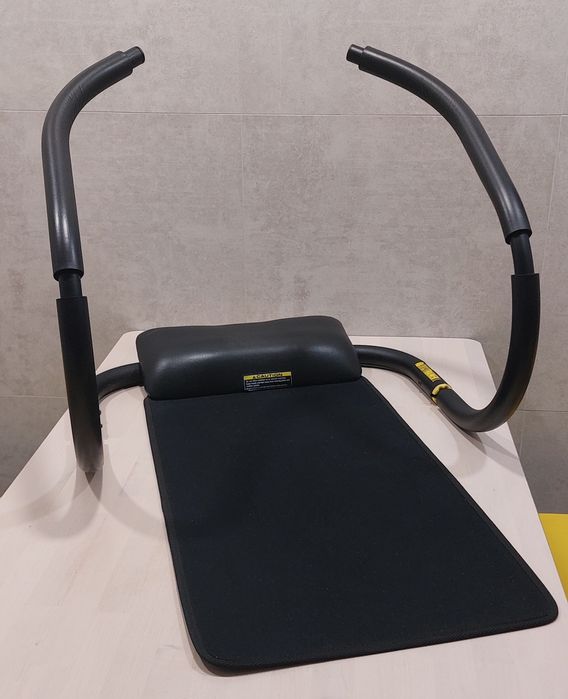 Banco de abdominais com apoio