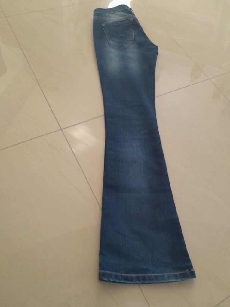 Śliczne jeansy dzwony, rozszerzana nogawka 38