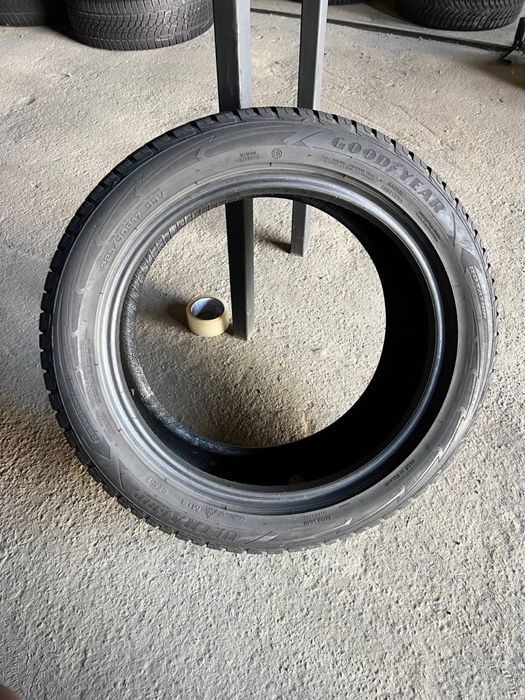 Шини 225/50 r17 98V GoodYear Ultra Grip Performance (438)