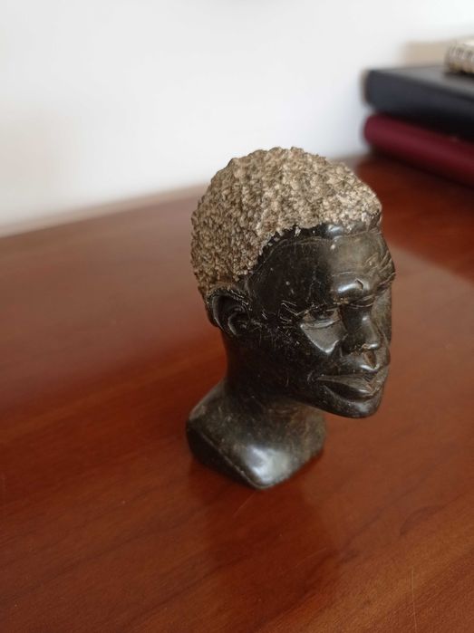 Estatueta em pedra sabão