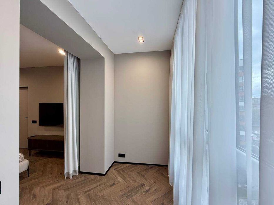 Стильна дизайнерська 1-к квартира в ЖК Липки, біля озера та парку