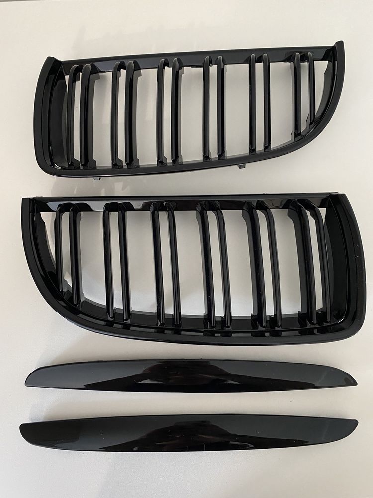 Nerki grill czarny połysk BMW E90 E91 04-07