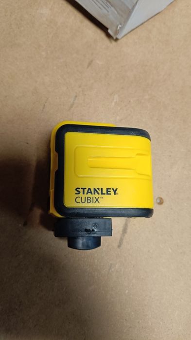 Laser krzyżowy Stanley Cubix