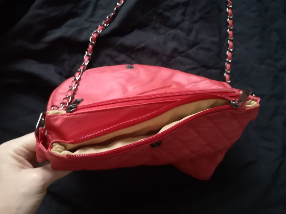 Mała torebka wyjściowa  kopertówka listonoszka