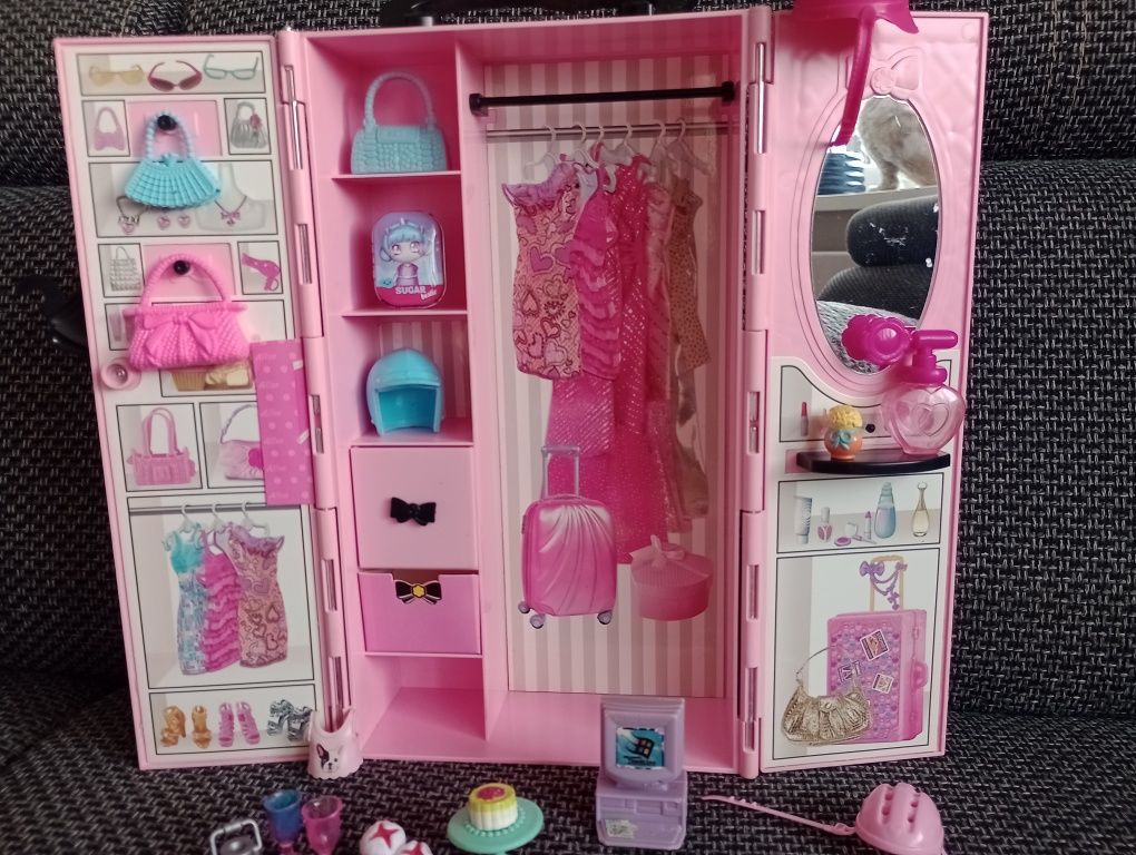 Zestaw mebelków dla Barbie plus akcesoria