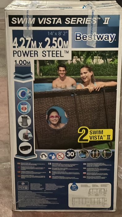 Piscina oval castanha