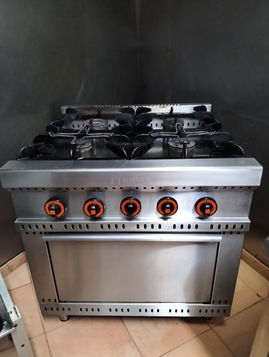 Fogão Industrial a gaz de quatro bocas e forno de marca Grelhaco