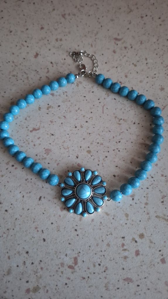 Naszyjnik choker damski.