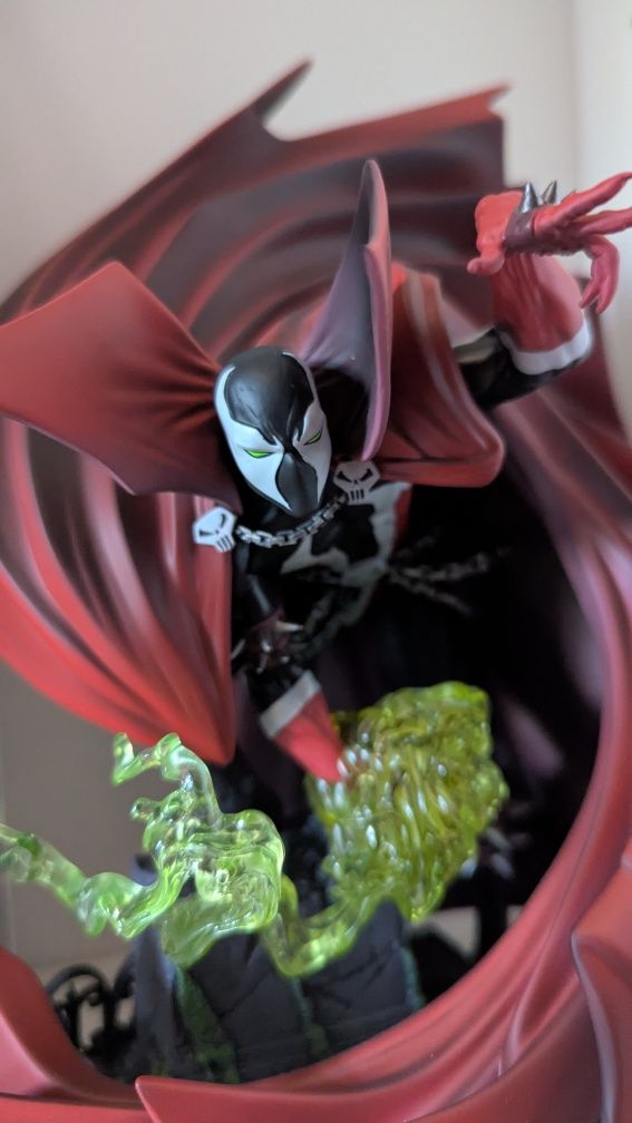 Estátua McFarlane Spawn - Black, White & Red all over