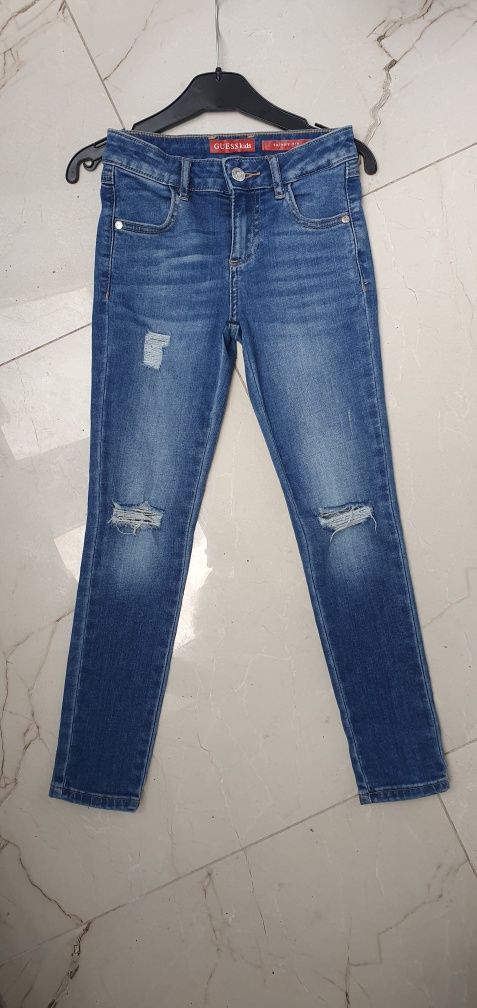 Spodnie jeansowe Guess 7 lat
