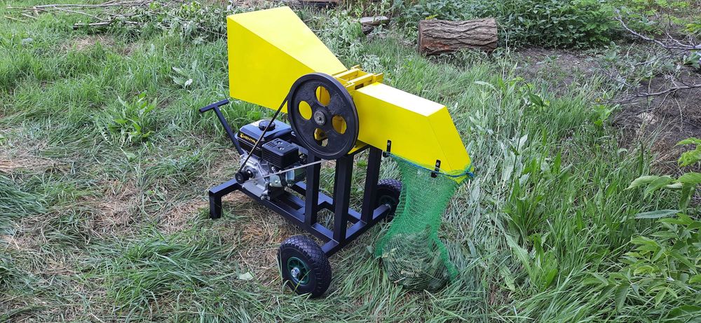 Професійний подрібнювач гілок. Садовий подрібнювач. Гілкоруб. Дробарка