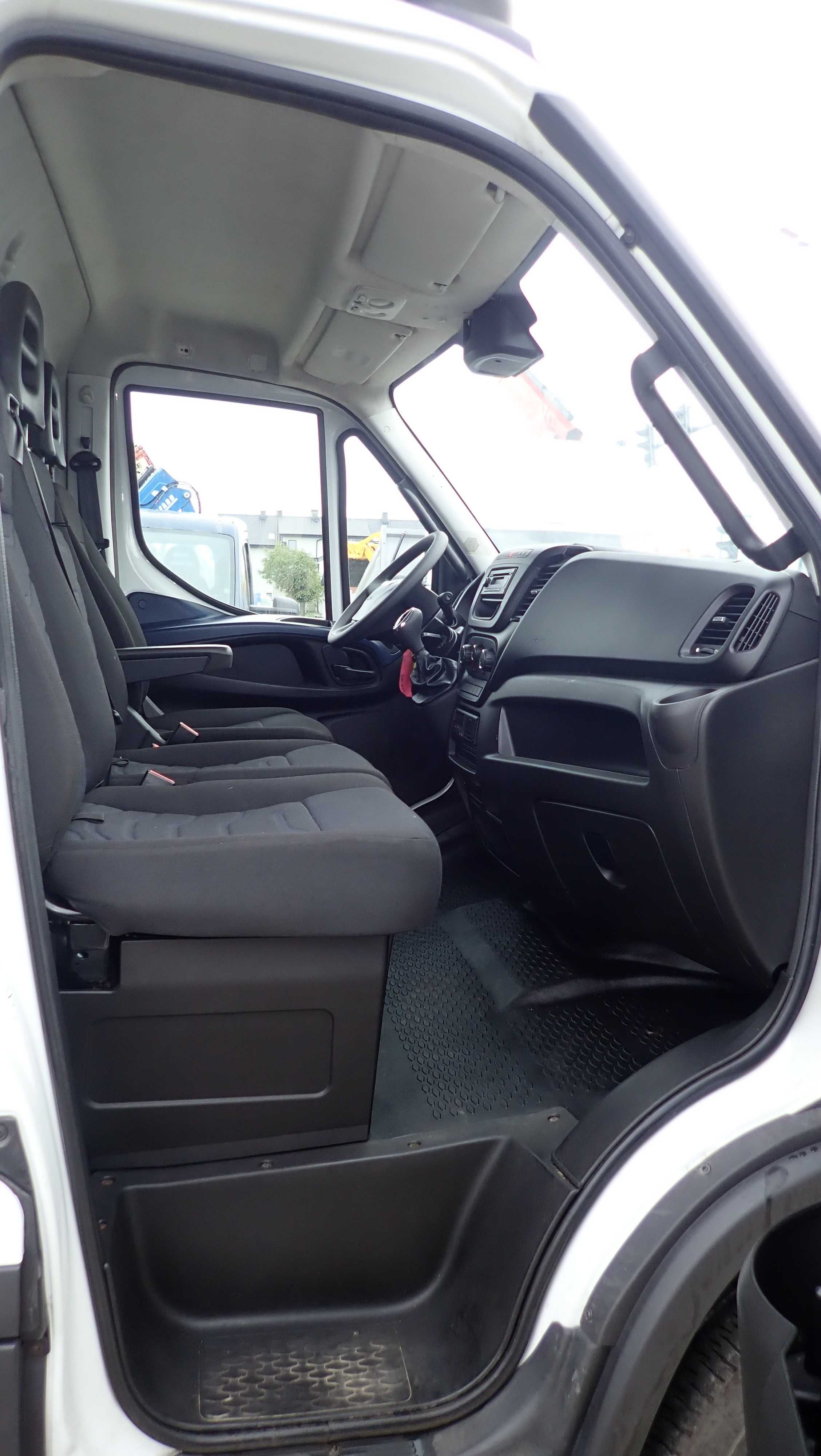 Iveco Daily 72C18A8 + підйомник