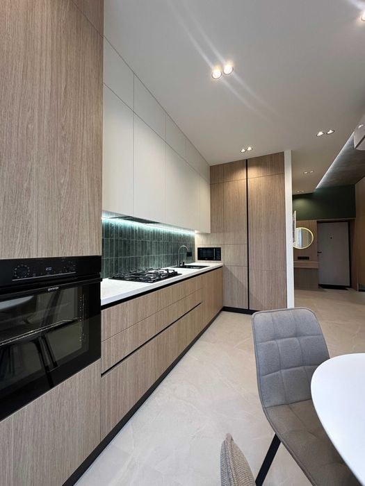 Продам квартиру з дизайнерським ремонтом.