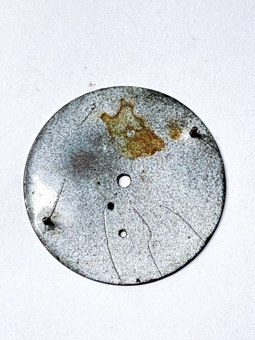 Antigos mostradores esmaltados de relógios de bolsos