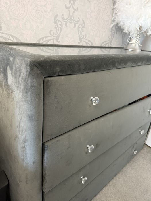 Komoda welurowa grafitowa