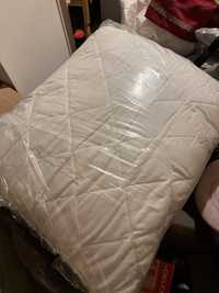 Nowa poduszka w folii syntetyk