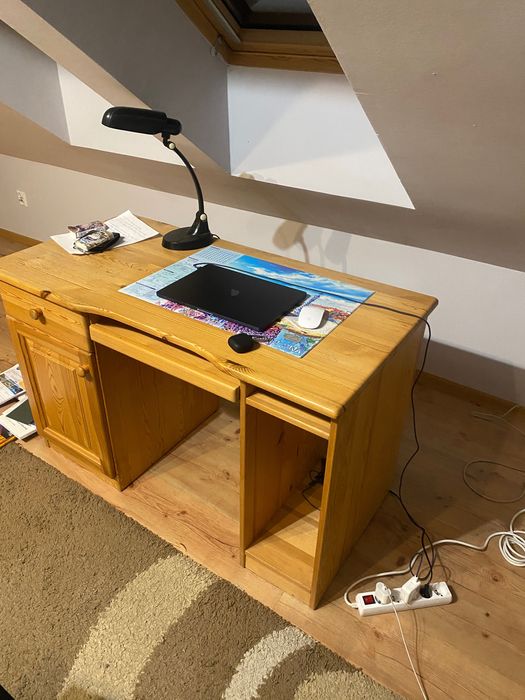 Meble sosnowe - łóżko z materacem, biurko