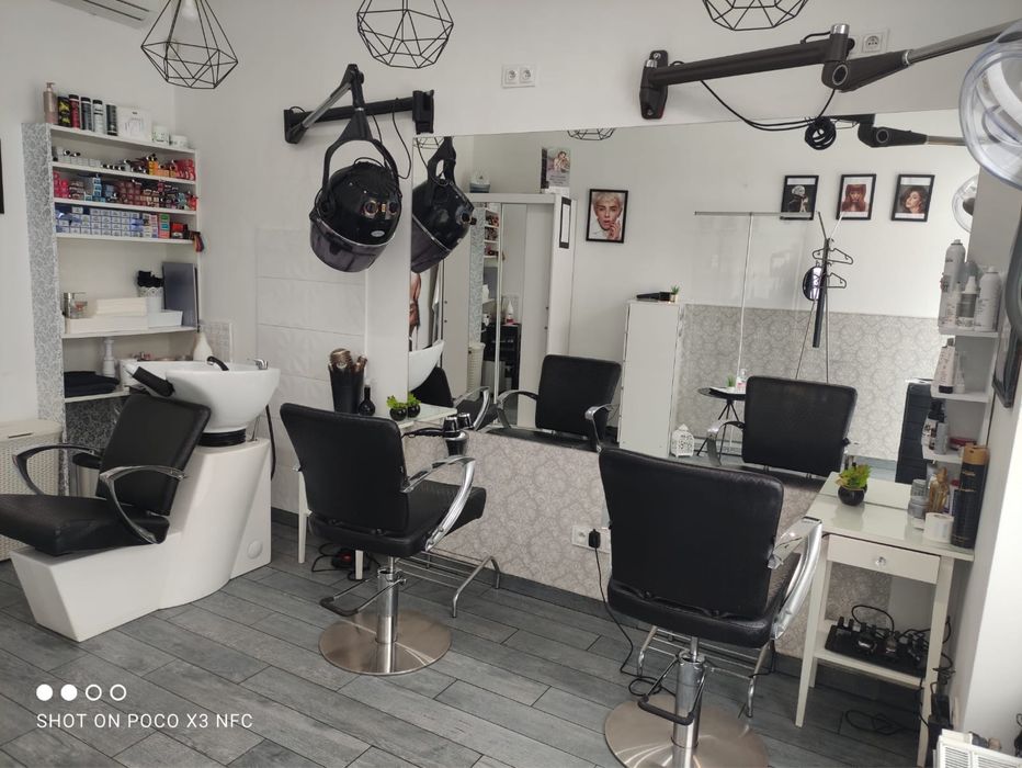 Sprzedam meble fryzjerskie