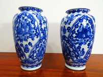 Par de jarras em porcelana chinesa.