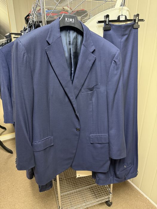 Продам чоловічі костюми