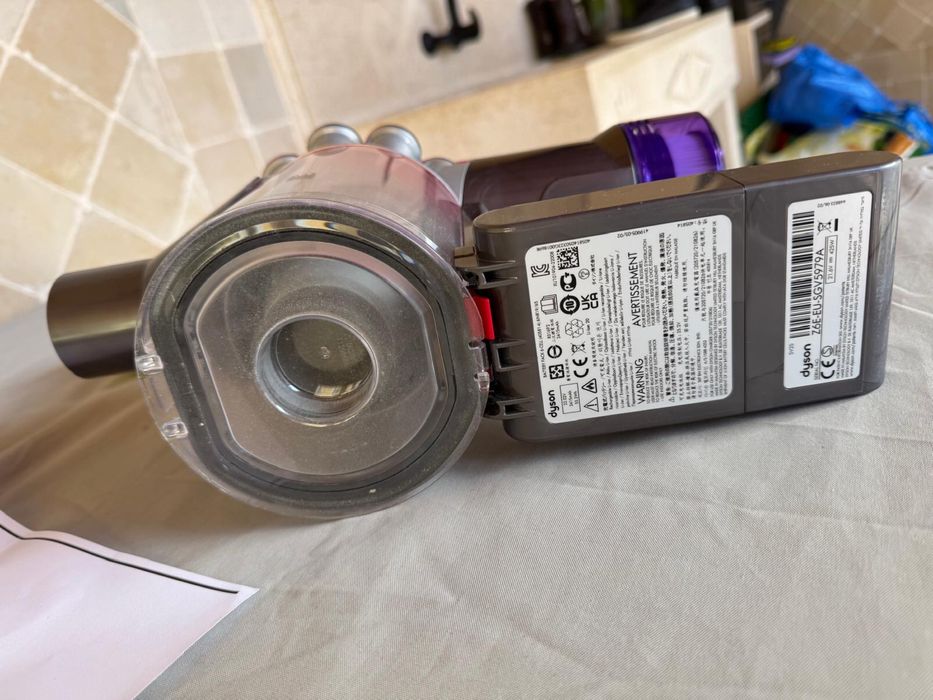 Dyson V8 aspirador vertical - em optimo estado ;