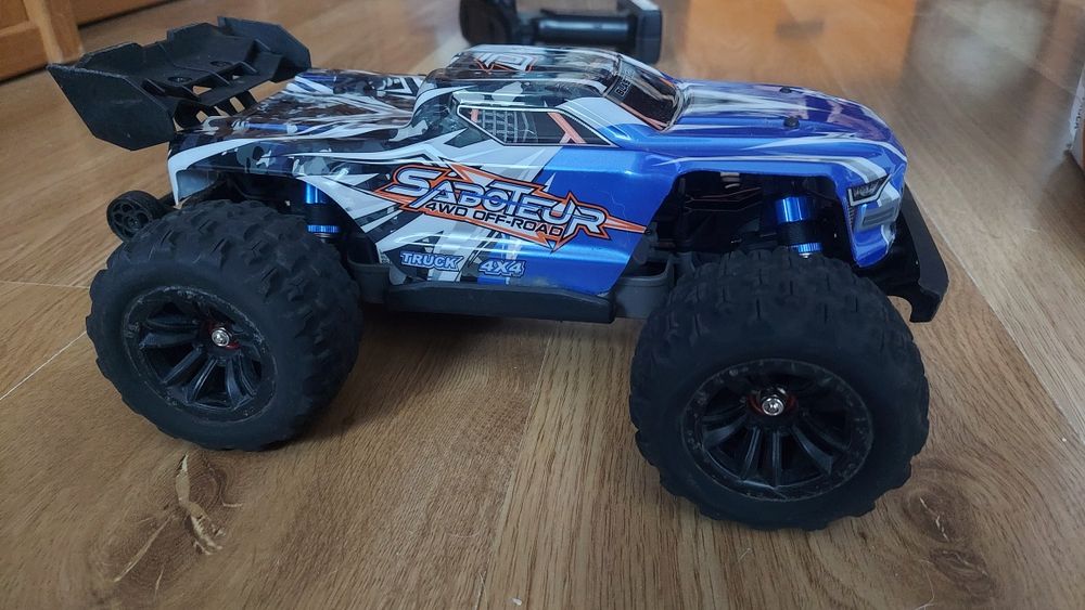 Model rc Deerec H16E bezszczotkowy.