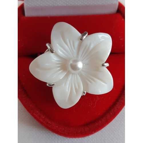 Кольцо Цветочек перламутр