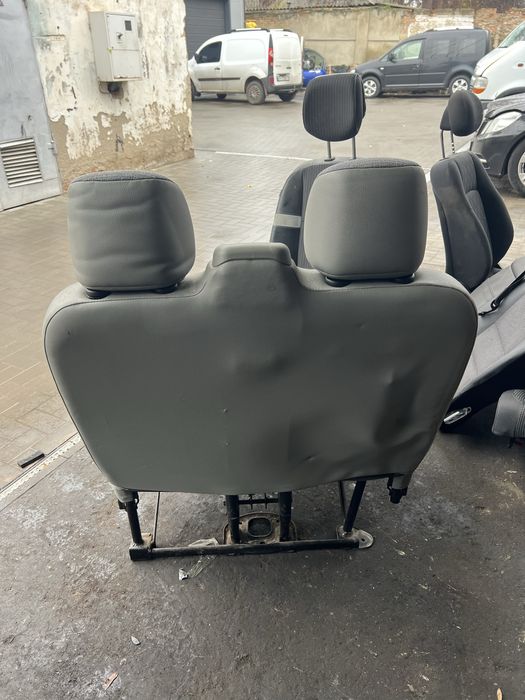Продам сиденья перд двойку рено траф оригинал