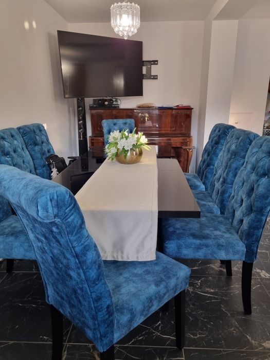 Naroznik i krzesła piękny komplet