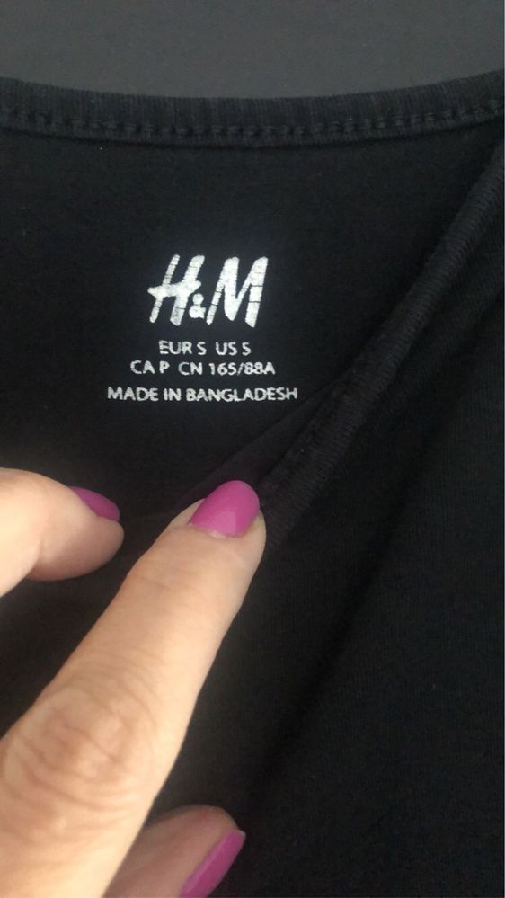 Sukienka / tunika czarna H&M na ramiączkach.