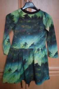 Sukienka z pięknego materiału z motywem lasu na 8 lat.