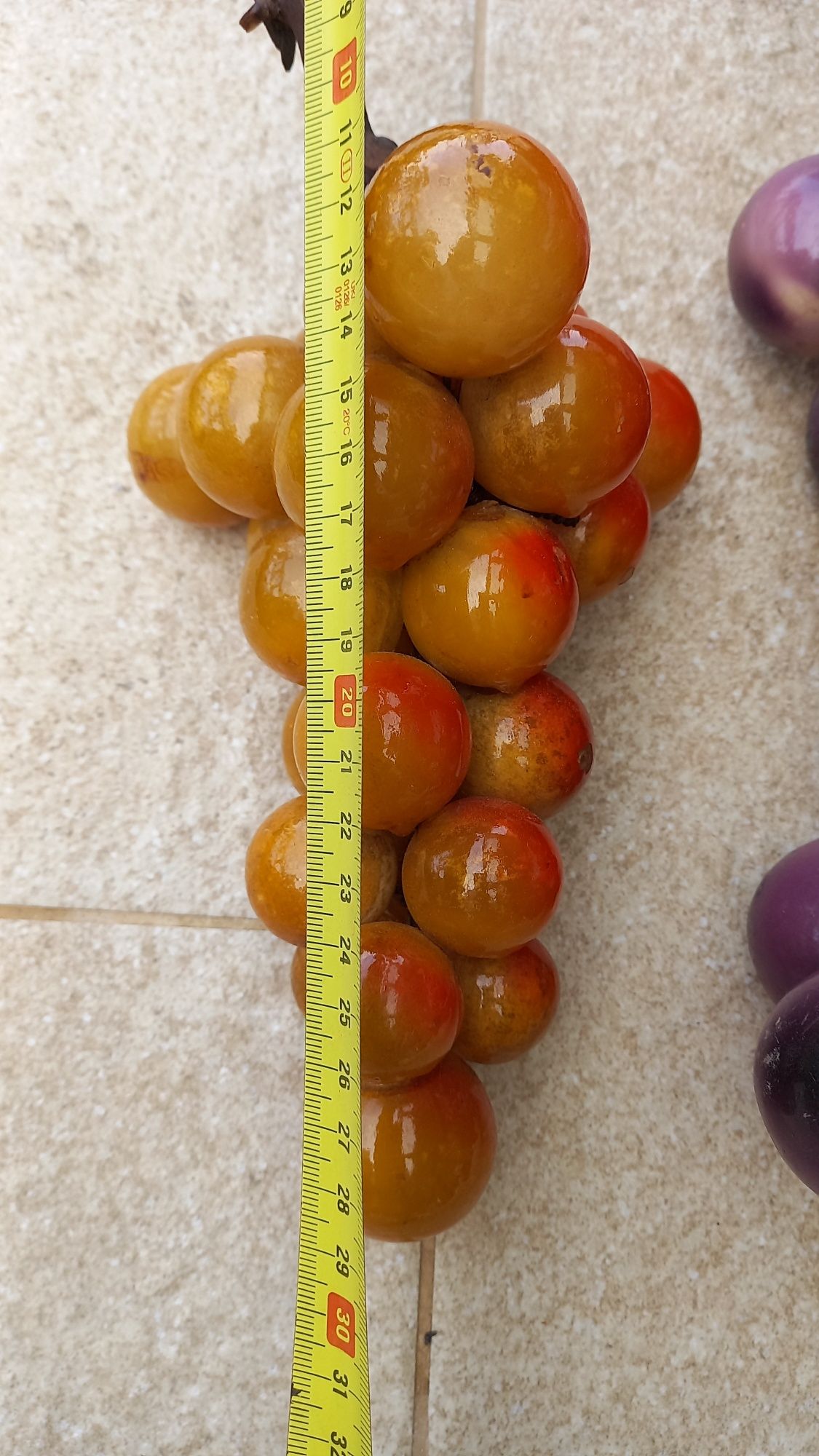Cachos de uvas em alabastro