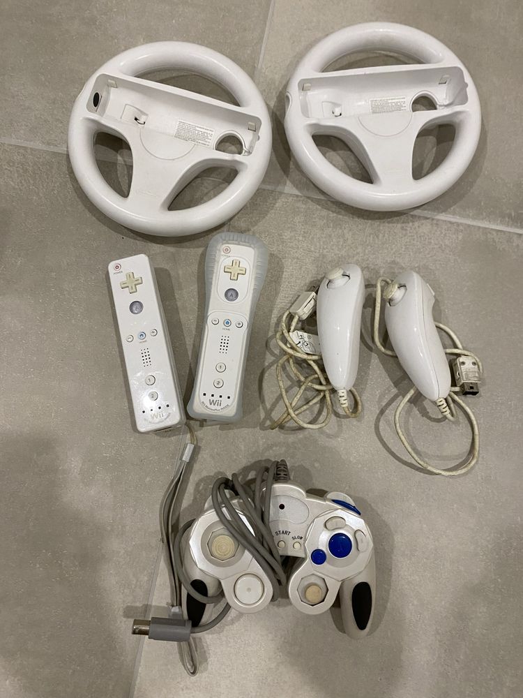 Vendo 2 Wii’s com diversos jogos e acessorios