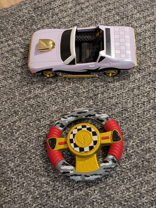 Samochód LOL Suprise z kierownicą- zdalnie sterowany.