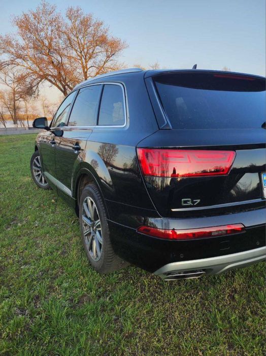 Продам AUDI Q7 2015