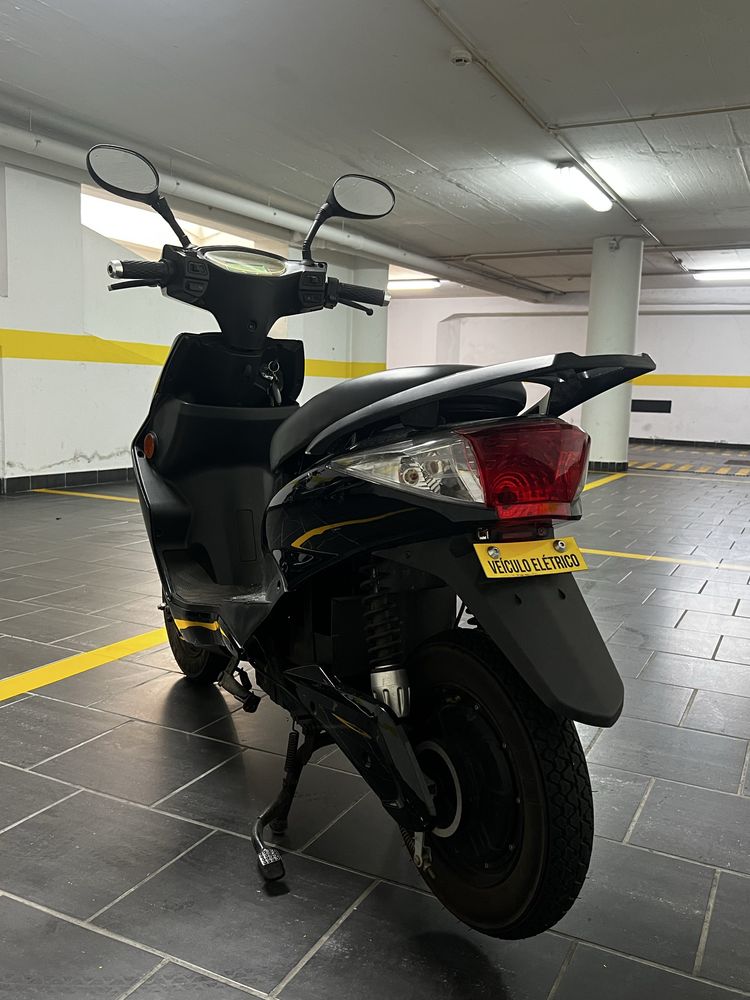 Scooter elétrica usada