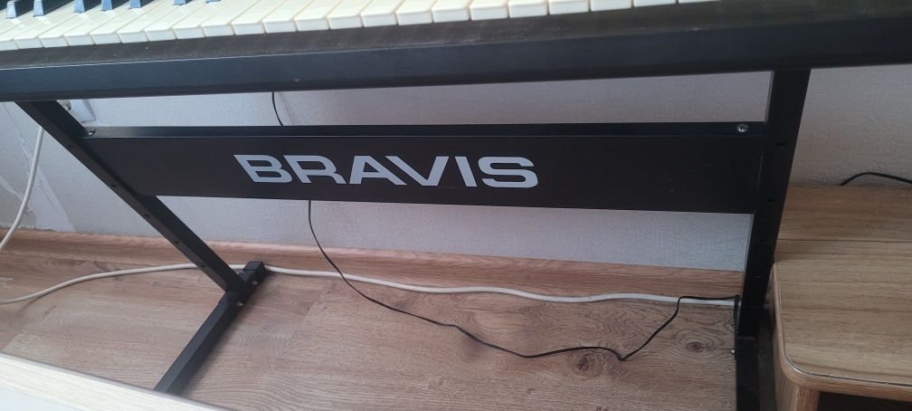 Синтезатор Bravis kb-930+стійка