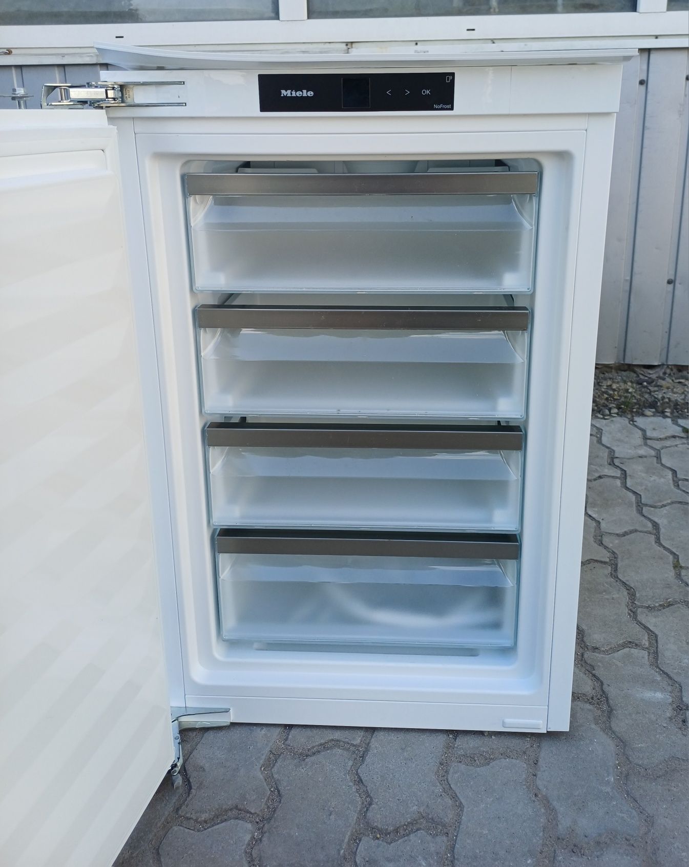Вбудована морозильна камера Міле Miele FNS7140C no Frost 2025 р