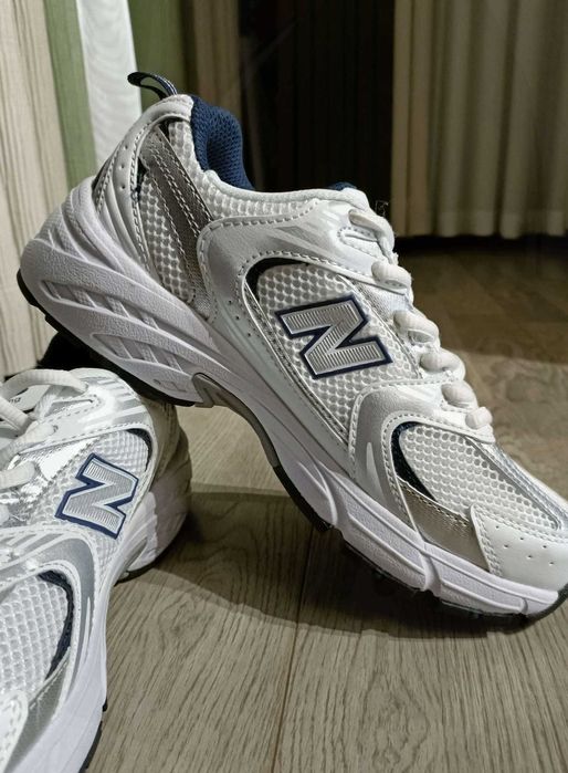 Białe tenisówki New Balance 530 w rozmiarze 37