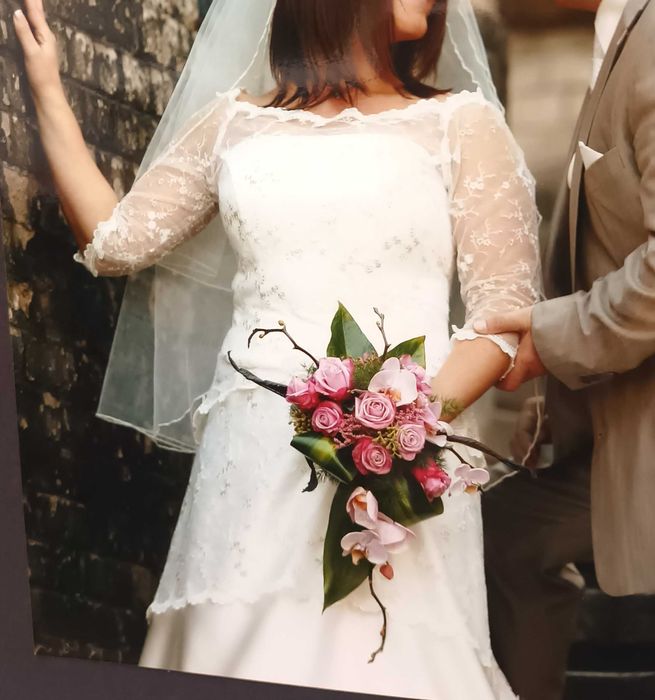 Romantyczna suknia ślubna z koronką i trenem rozmiar 40, wzrost 160cm