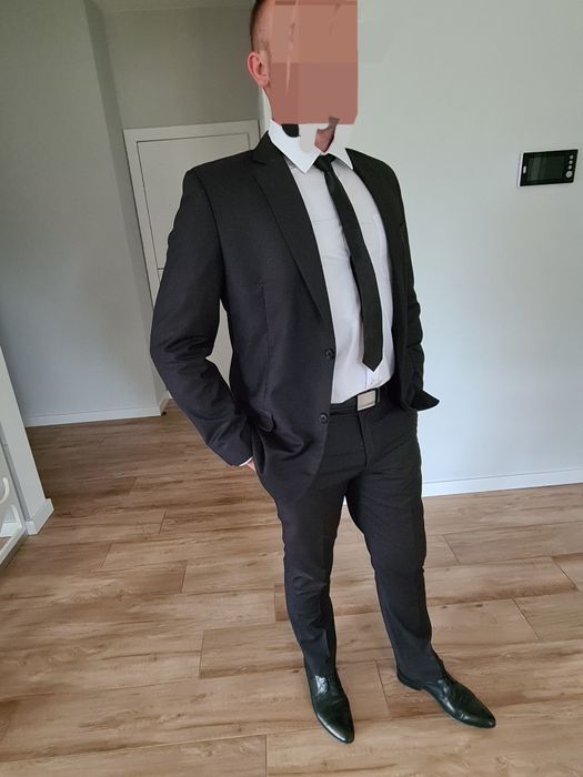 Garnitur   ciemny  kolor Yoyvi stan bdb  r 52  / 188