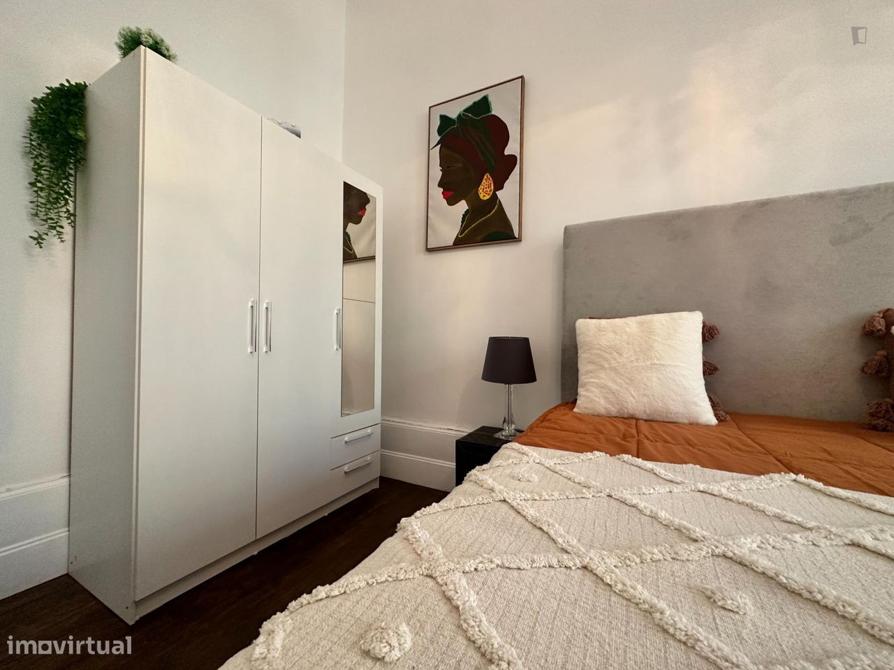 647092 - Quarto de casal espaçoso perto da...