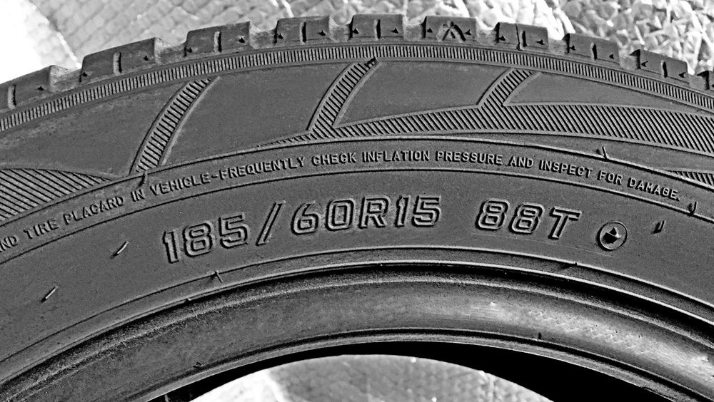 Шини Б/в 185.60.15 комплект Falken