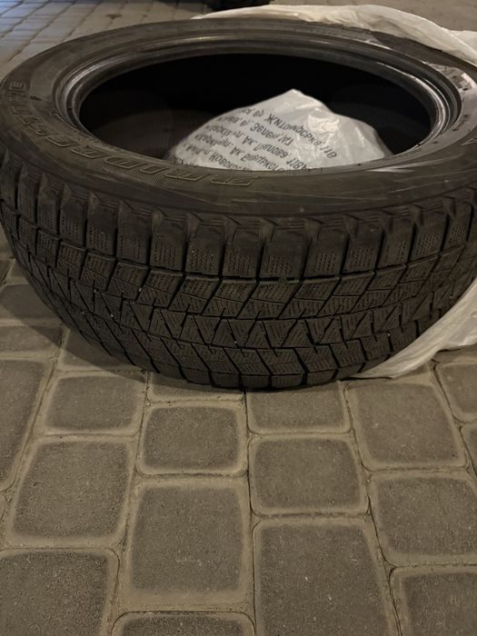 Шини зимові Bridgestone 245/55 р19