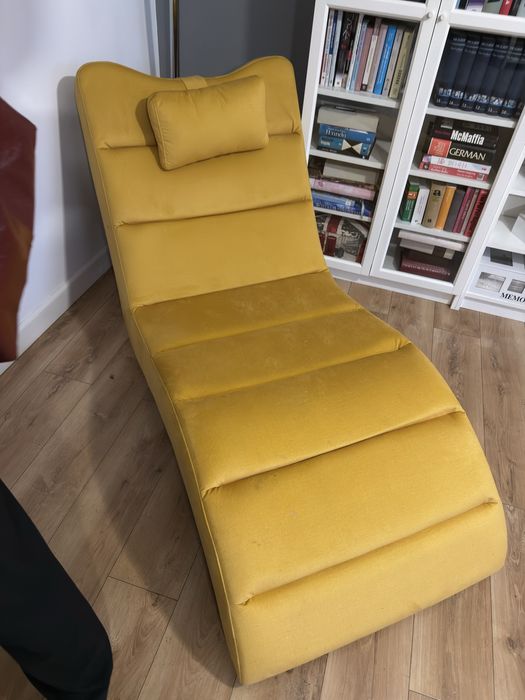 Wygodna żółta leżanka w bardzo dobrym stanie