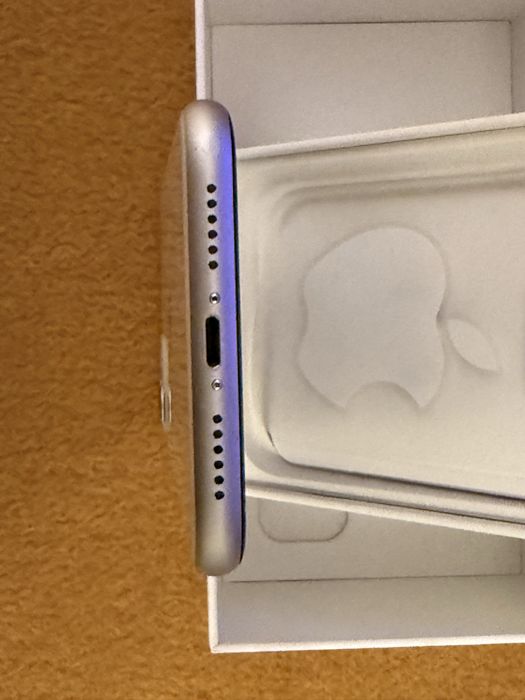 iPhone 11 com 64 GB Branco