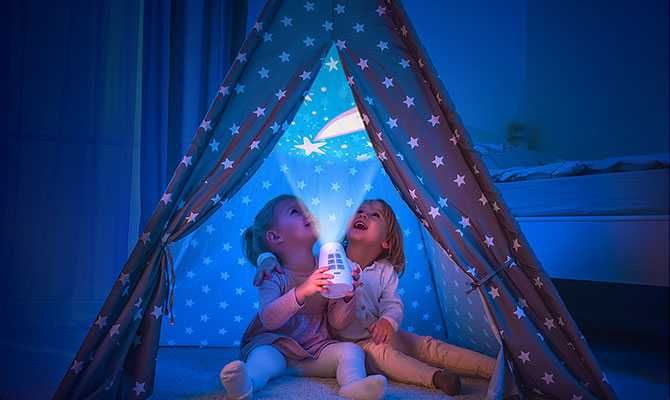 Lampka całonocna z projektorem i pozytywką Reer